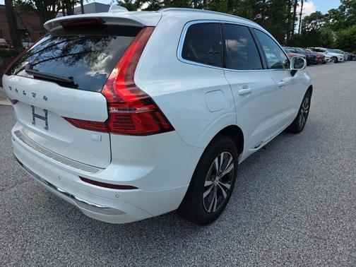 2023 Volvo XC60 Recharge Plug-In Hybrid T8 Core Bright Theme