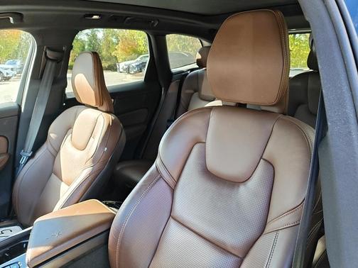 2022 Volvo XC60 B5 Inscription