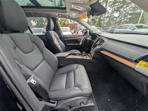 2025 Volvo XC90 B6 Plus 7-Seater