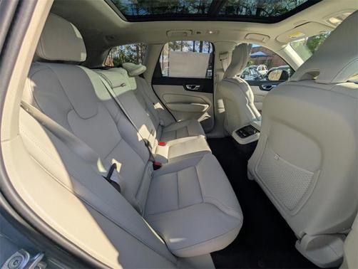 2026 Volvo XC60 B5 Ultra