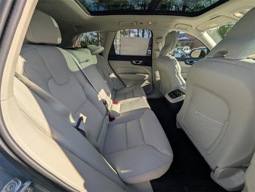 2026 Volvo XC60 B5 Ultra