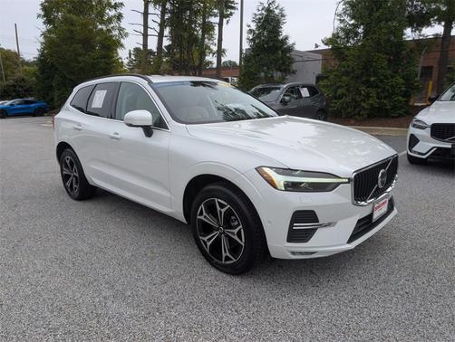 2022 Volvo XC60 B5 Momentum