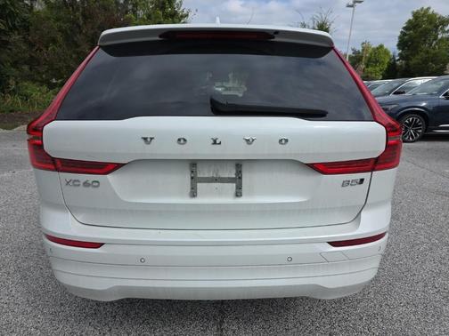 2022 Volvo XC60 B5 Momentum