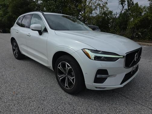 2022 Volvo XC60 B5 Momentum