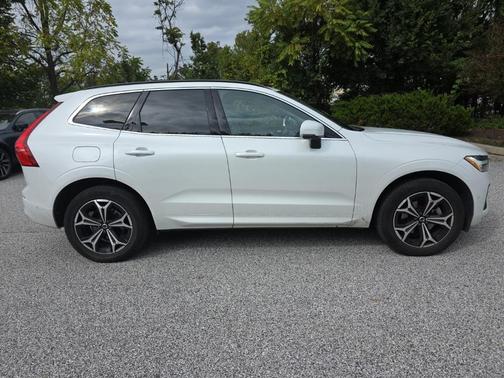 2022 Volvo XC60 B5 Momentum