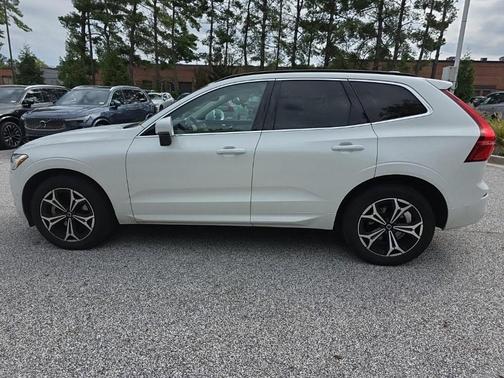 2022 Volvo XC60 B5 Momentum