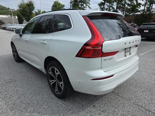 2022 Volvo XC60 B5 Momentum
