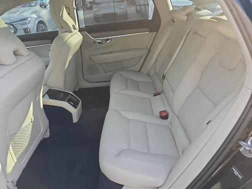 2025 Volvo S90 B6 Plus