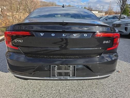 2025 Volvo S90 B6 Plus