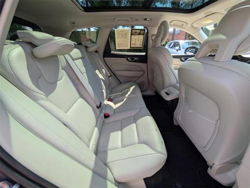 2018 Volvo XC60 T5 Momentum