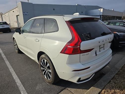 2025 Volvo XC60 B5 Plus