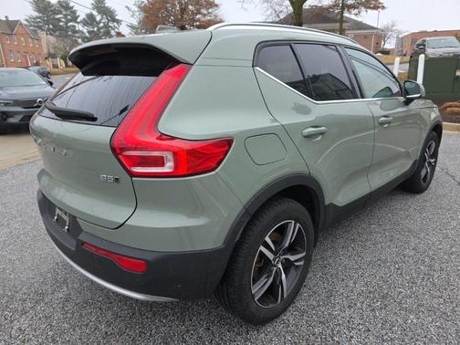 2023 Volvo XC40 B5 Plus Bright Theme