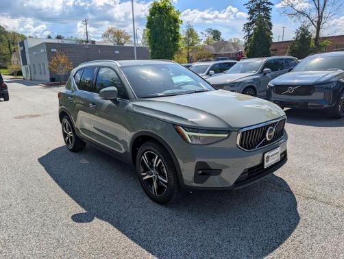 Sage Green Metallic 2023 Volvo XC40 B5 Plus Bright Theme
