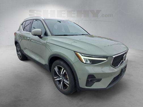 2023 Volvo XC40 B5 Plus Bright Theme