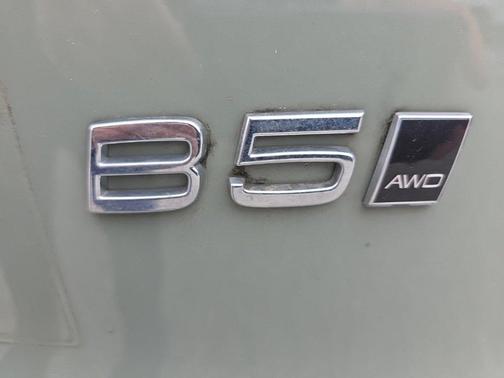 2023 Volvo XC40 B5 Plus Bright Theme
