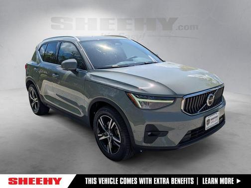 Sage Green Metallic 2023 Volvo XC40 B5 Plus Bright Theme