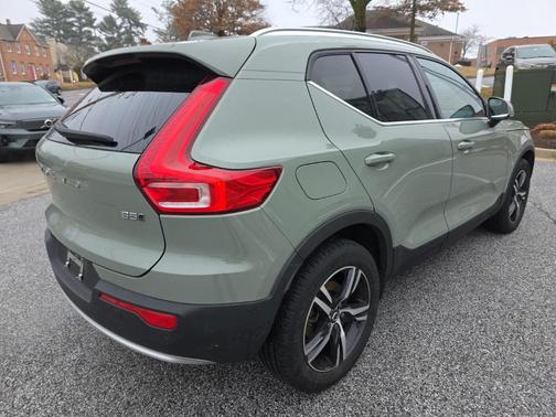 2023 Volvo XC40 B5 Plus Bright Theme