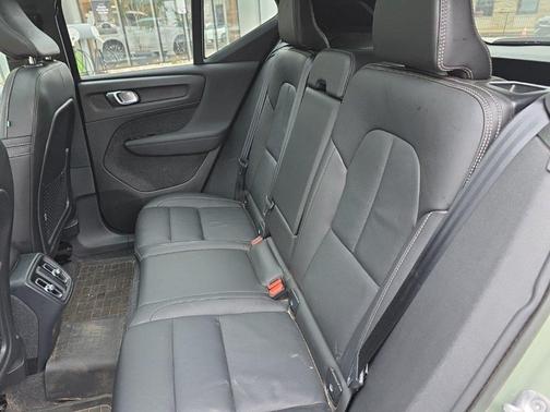 2023 Volvo XC40 B5 Plus Bright Theme