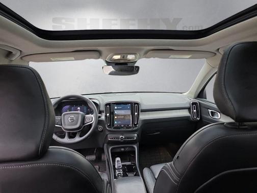 2023 Volvo XC40 B5 Plus Bright Theme