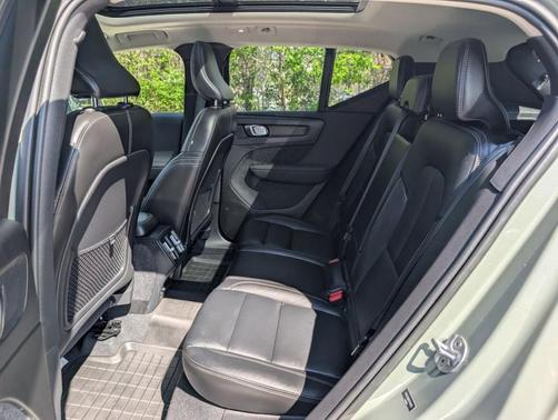 Sage Green Metallic 2023 Volvo XC40 B5 Plus Bright Theme