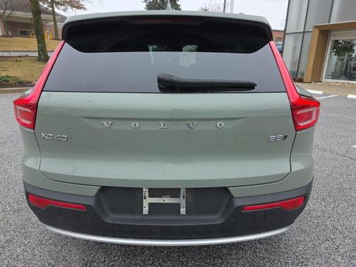 2023 Volvo XC40 B5 Plus Bright Theme