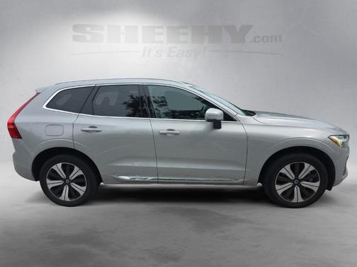 2023 Volvo XC60 Recharge Plug-In Hybrid T8 Core Bright Theme