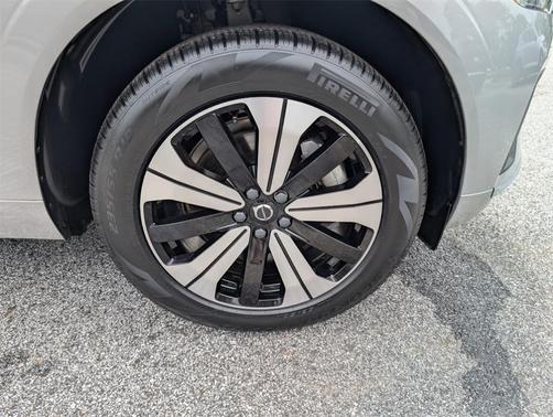 2023 Volvo XC60 Recharge Plug-In Hybrid T8 Core Bright Theme