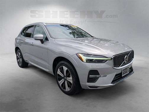 2023 Volvo XC60 Recharge Plug-In Hybrid T8 Core Bright Theme
