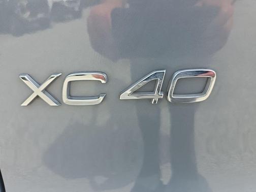 Gray Metallic 2023 Volvo XC40 Recharge Pure Electric Twin Ultimate