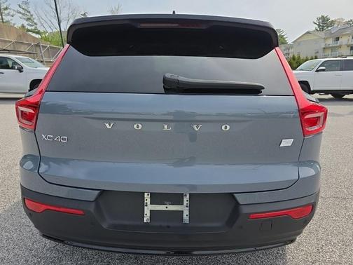 Gray Metallic 2023 Volvo XC40 Recharge Pure Electric Twin Ultimate