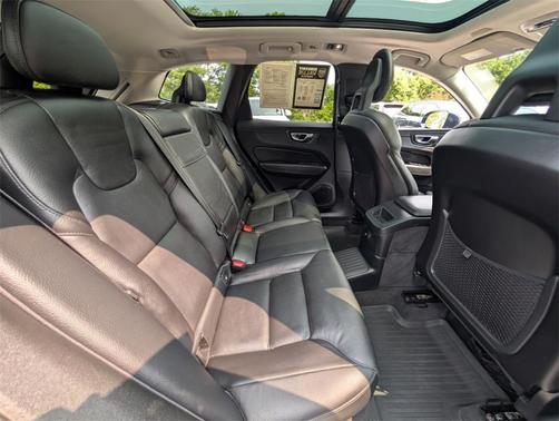 2018 Volvo XC60 Recharge Plug-In Hybrid T8 Inscription