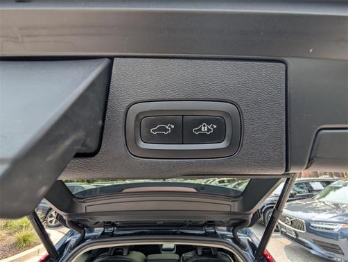 2018 Volvo XC60 Recharge Plug-In Hybrid T8 Inscription