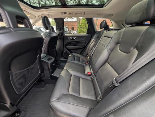 2018 Volvo XC60 Recharge Plug-In Hybrid T8 Inscription