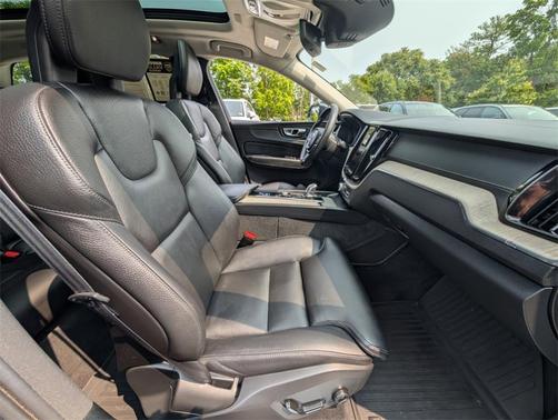 2018 Volvo XC60 Recharge Plug-In Hybrid T8 Inscription