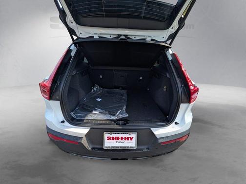 Crystal White Pearl 2026 Volvo EX40 Single Motor Extended Range Plus