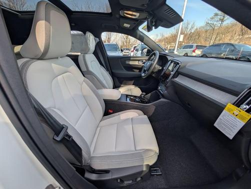 Crystal White Pearl 2026 Volvo EX40 Single Motor Extended Range Plus