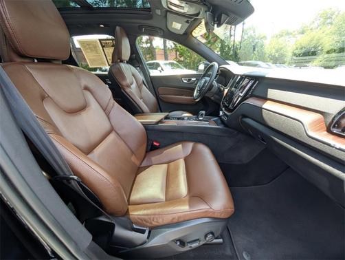 2023 Volvo XC60 B5 Plus Bright Theme