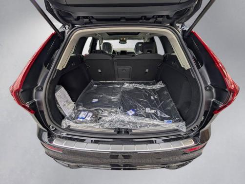 Onyx Black Metallic 2026 Volvo XC60 B5 Plus