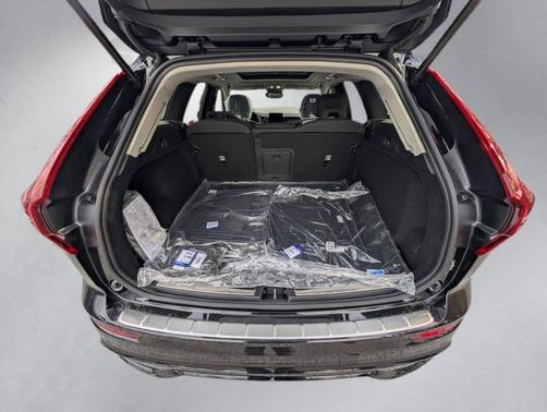 Onyx Black Metallic 2026 Volvo XC60 B5 Plus