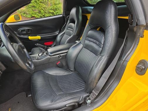 Millennium Yellow 2002 Chevrolet Corvette Base