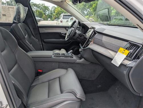 2025 Volvo XC90 Plug-In Hybrid T8 Ultra 7-Seater