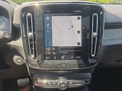 Gray Metallic 2022 Volvo XC40 T5 R-Design