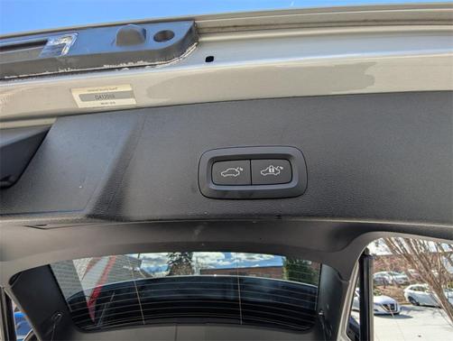 2023 Volvo XC40 B5 Plus Dark Theme