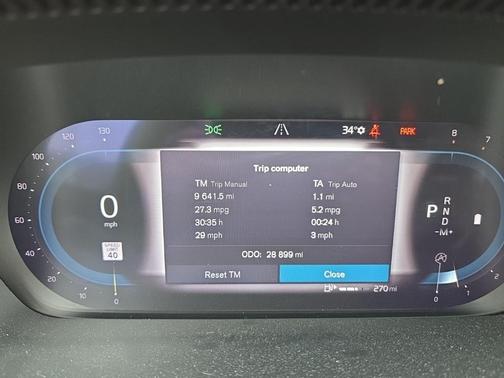 2023 Volvo XC40 B5 Plus Dark Theme