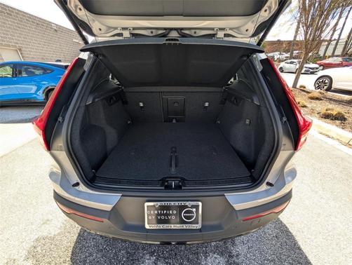 2023 Volvo XC40 B5 Plus Dark Theme