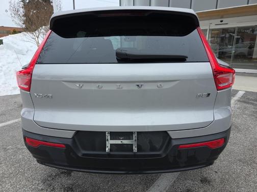 2023 Volvo XC40 B5 Plus Dark Theme