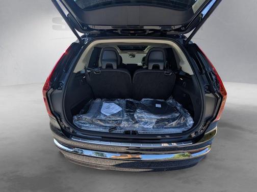 Onyx Black Metallic 2026 Volvo XC90 B6 Plus 7-Seater