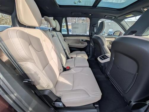 2026 Volvo XC90 B6 Ultra 7-Seater