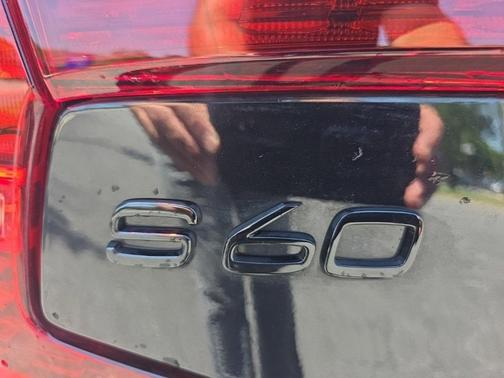 2024 Volvo S60 B5 Plus Black Edition