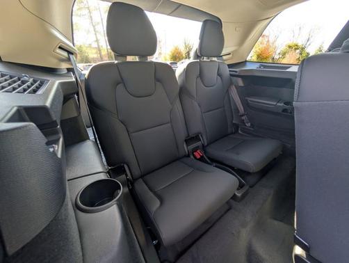 Onyx Black Metallic 2026 Volvo XC90 B6 Plus 7-Seater